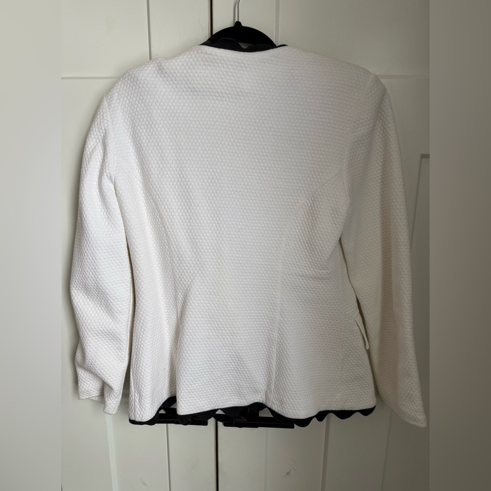 Vintage Outlander White Jacket with Black Scallop Trim and gold heart button. 6 - Picture 4 of 6